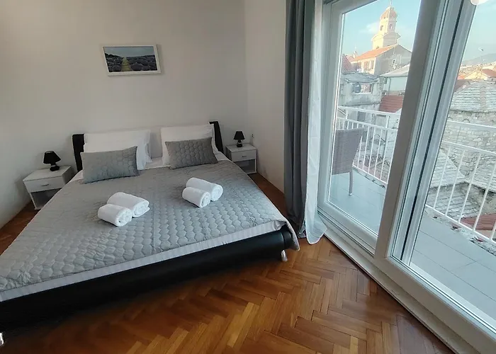 Old Varos Amazing View Apartman *